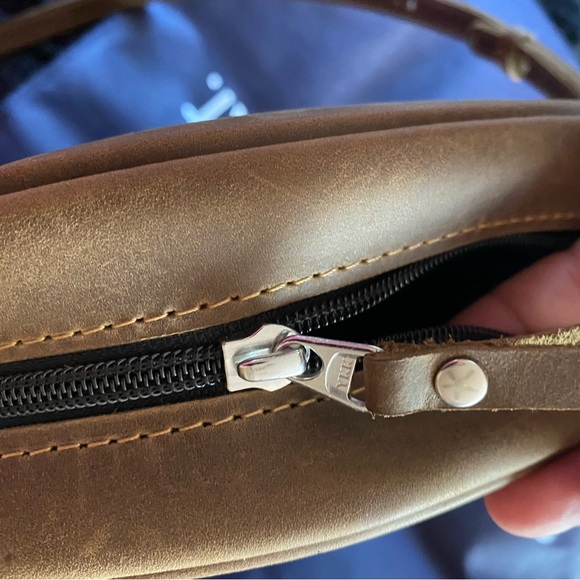 Holla handmade leather Crossbody bag. - Picture 8 of 11